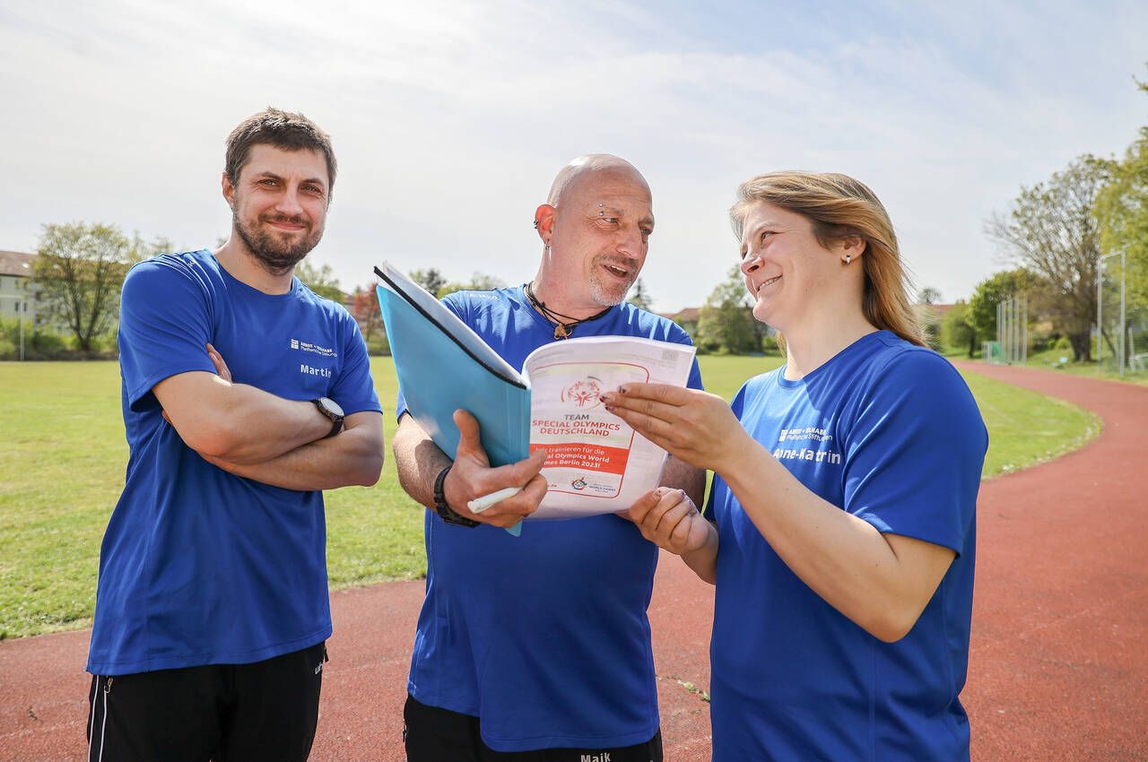 Team Special Olympics World Games 2023: Martin Köhler, Übungsleiter Maik Greilich und Annekatrin Schache