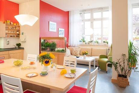 Blick in das Wohnzimmer des Hospizes Wohnzimmer im Hospiz