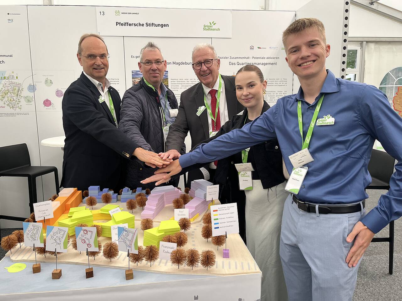 Projektidee »Grüner Stadtmarsch« beim Bundespräsidenten – Magdeburger Unternehmenstrio bei »Woche der Umwelt« in Berlin MWG-Vorstand Thomas Fischbeck mit den Vorständen der Pfeifferschen Stiftungen, Michael Saffé und Klaus-Dieter Schinkel