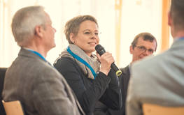 Teilnehmende in der Diskussion