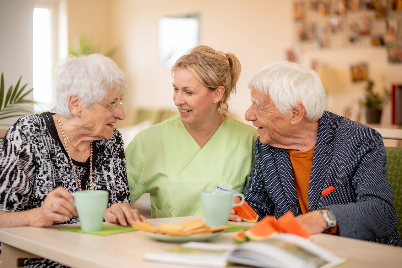 Unterstützung von pflegebedürftigen Senioren in den Pfeifferschen Stiftungen