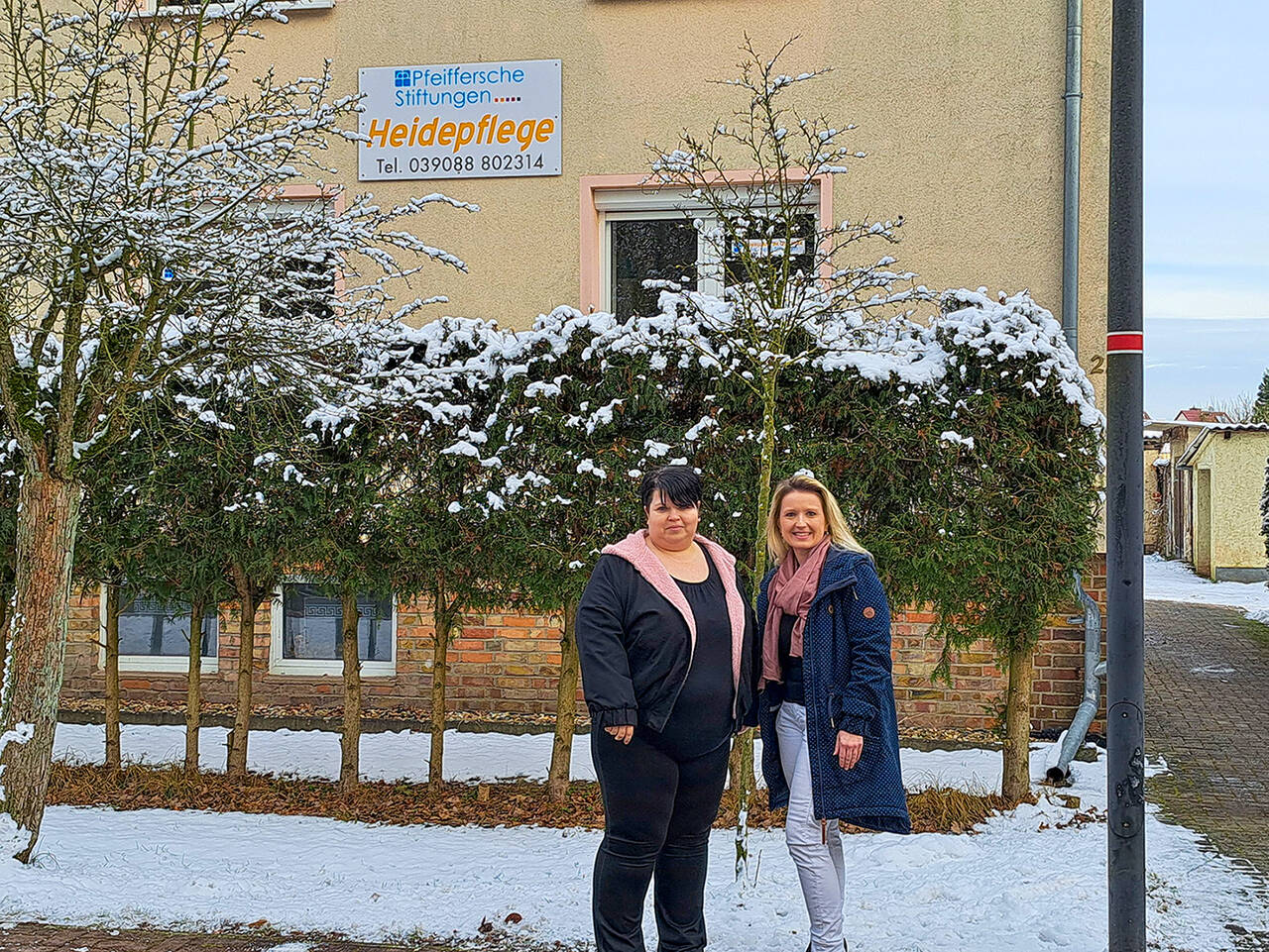 Ambulanter Betreuungsdienst in Letzlingen zieht um – Beratung und Versorgung aus einer Hand Nicole Pracht, Pflegedienstleiterin der Heidepflege, mit Nadine Arnold, Koordinatorin des Ambulanten Betreuungsdienstes