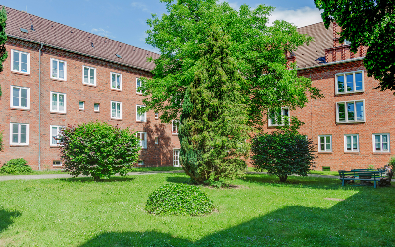 Grüner Innenhof Seniorenwohnanlage Leipziger Straße