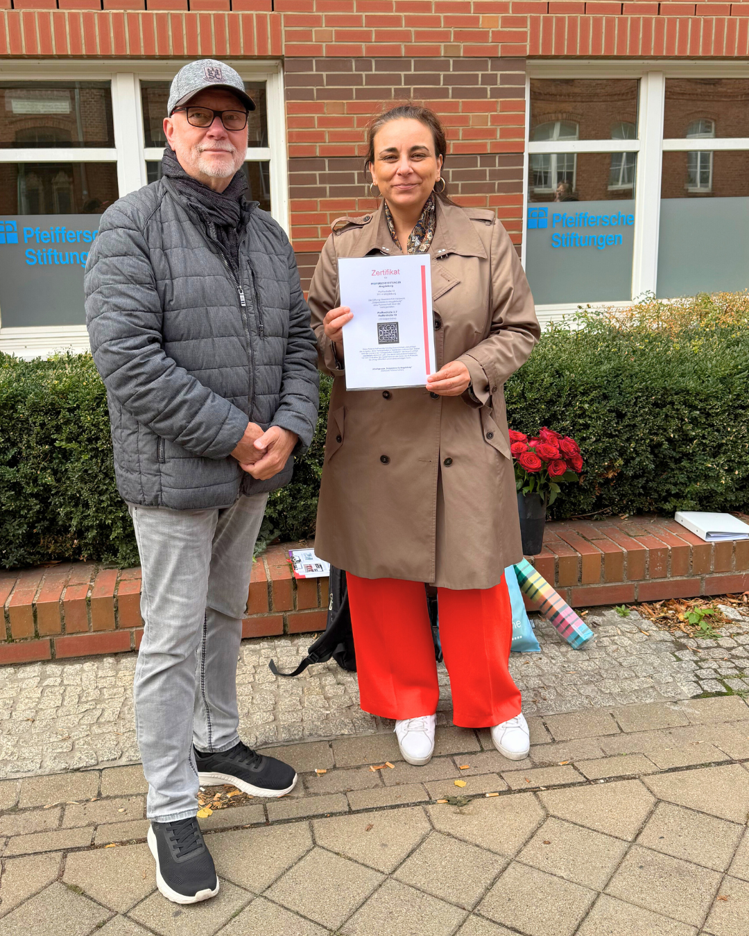 Übergabe Zertifikat Patenschaftsübernahme Stolpersteine