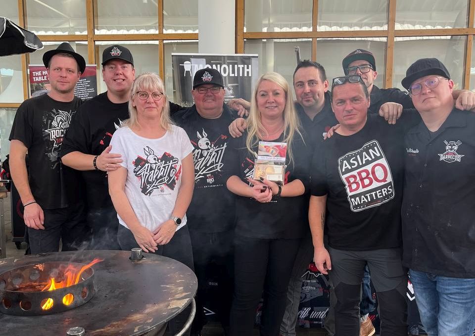 Spendenaktion für Kinderhospiz auf der Messe »Winterträume« Das Barbecue Competition Team »Rock the Rabbit« sammelte Spenden zugunsten des Kinderhospizes in Magdeburg.