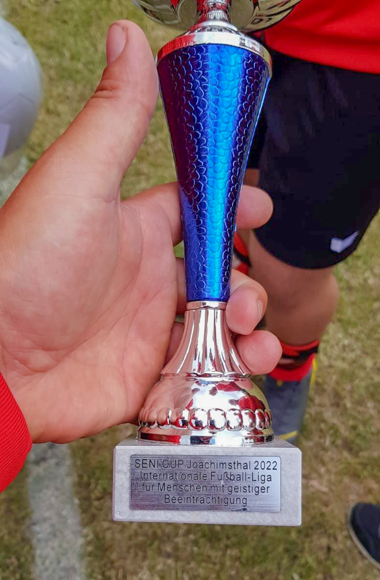 Der Pokal weckt die Vorfreude auf die nächste Teilnahme Pokal Internationaler SENI Cup