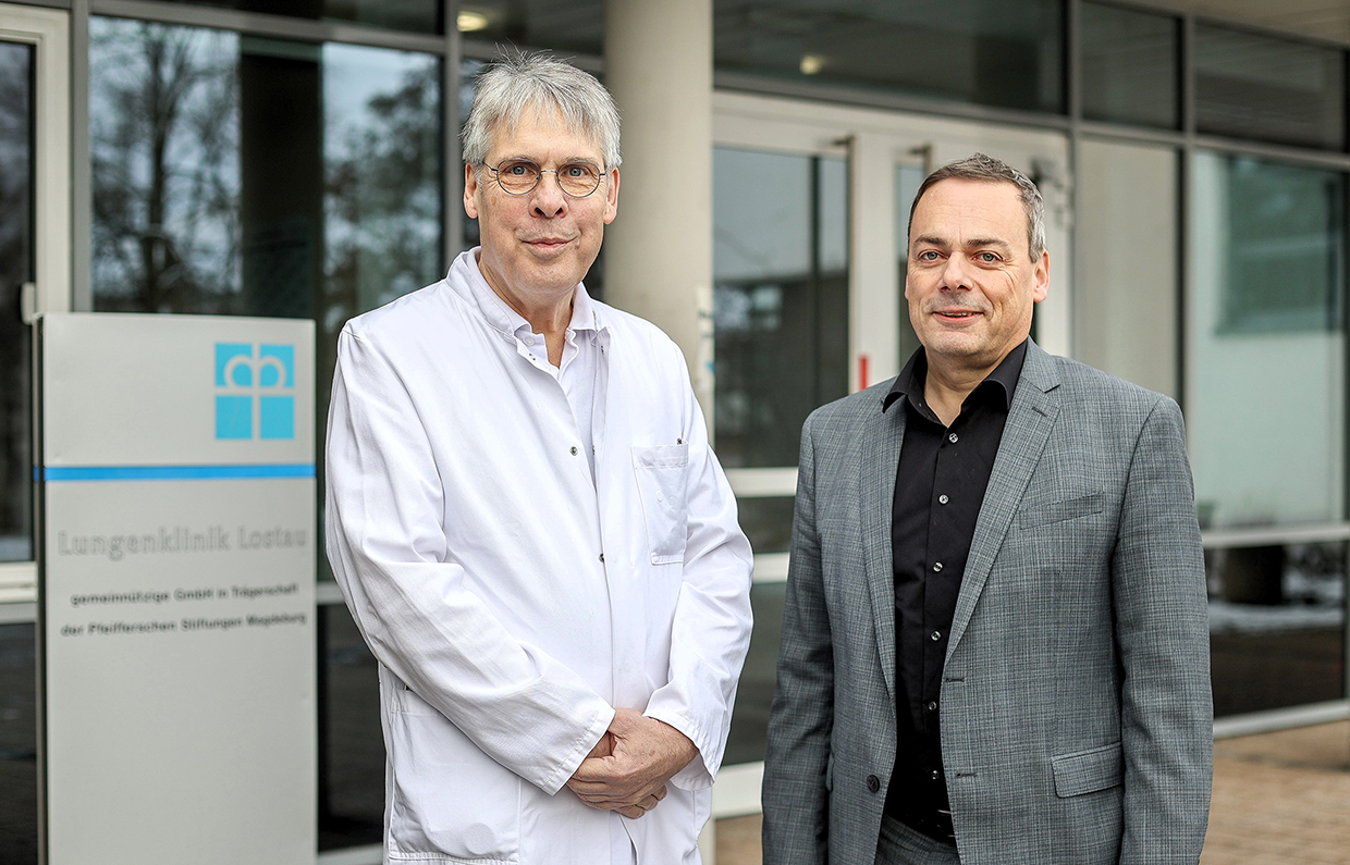 Chefarztposition der Abteilung für Pneumologie in der Lungenklinik Lostau endgültig besetzt Dr. André Hofmann und Klinik-Geschäftsführer Jochen Wensing
