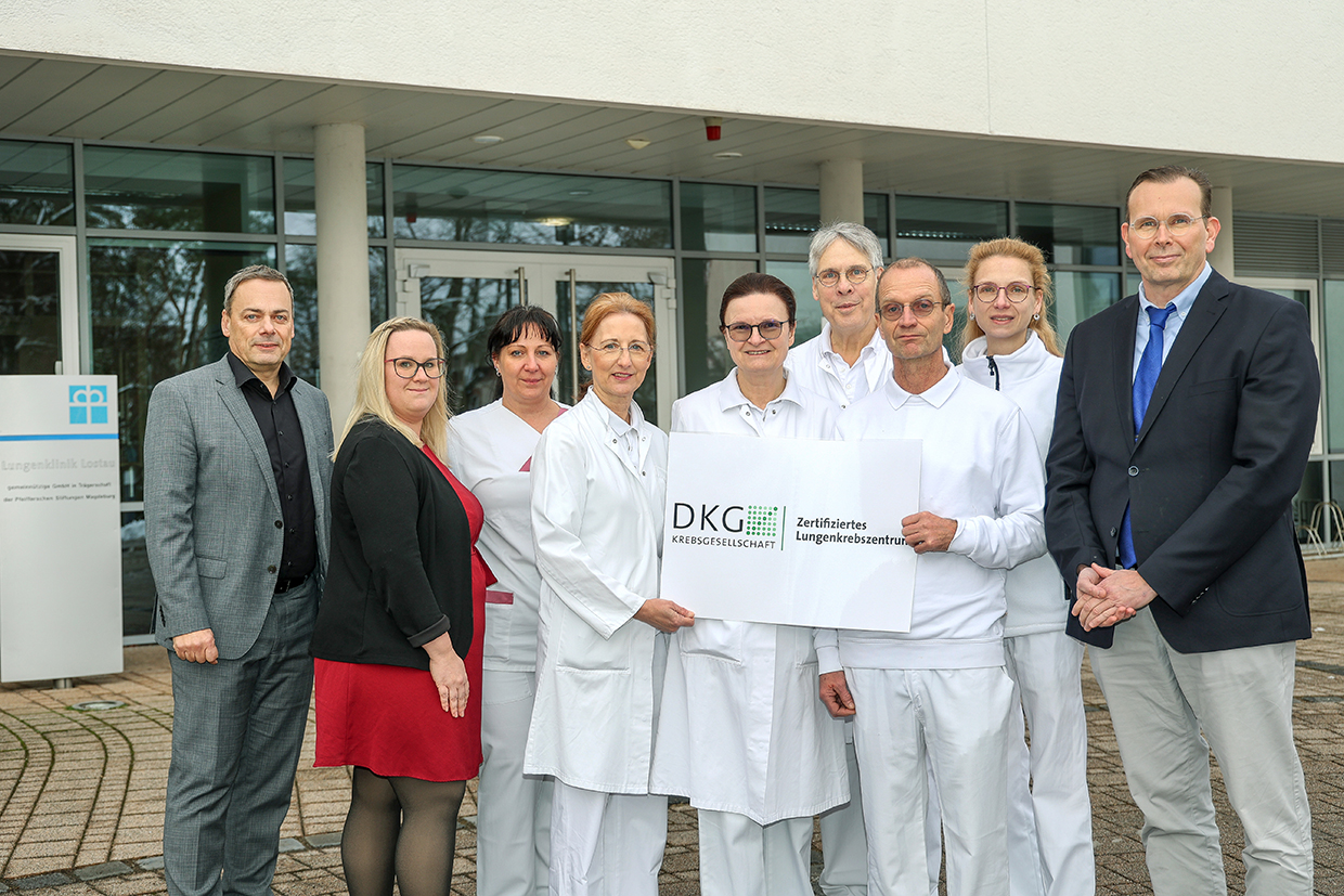Lungenkrebszentrum der Lungenklinik Lostau erneut als Spitzenzentrum für Lungenkrebsbehandlungen ausgezeichnet Das Team des Lungenkrebszentrums an der Lungenklinik Lostau