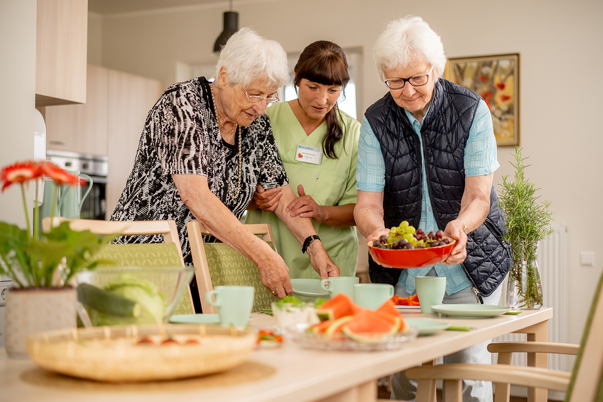 „Pflegebedürftig – was nun?“ Tagespflege lädt zu Tagen der offenen Tür ein Gemeinsam Mahlzeit in der Tagespflege